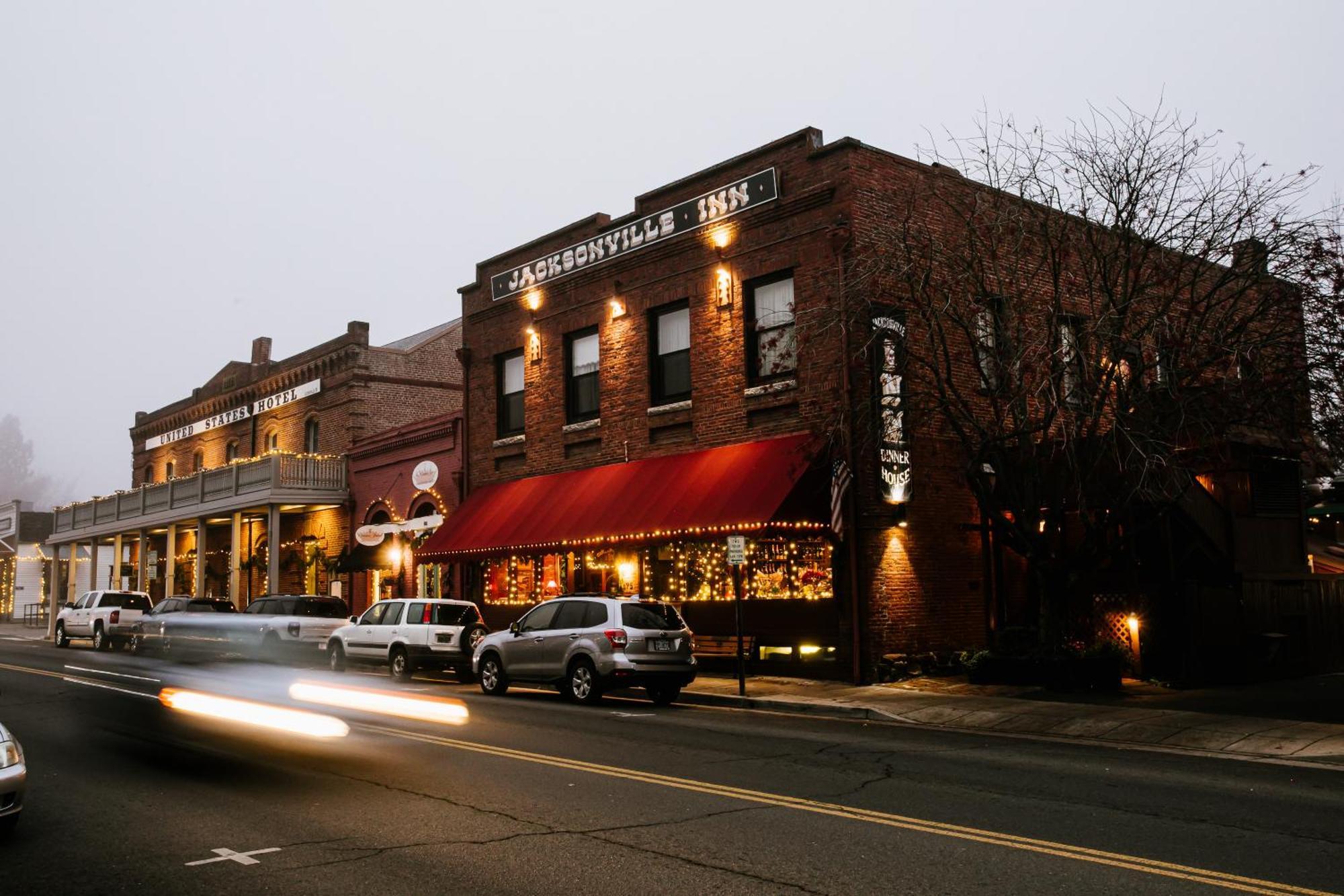 Historic Jacksonville Inn Bagian luar foto